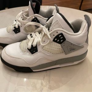 Youth Jordan 4s size 4